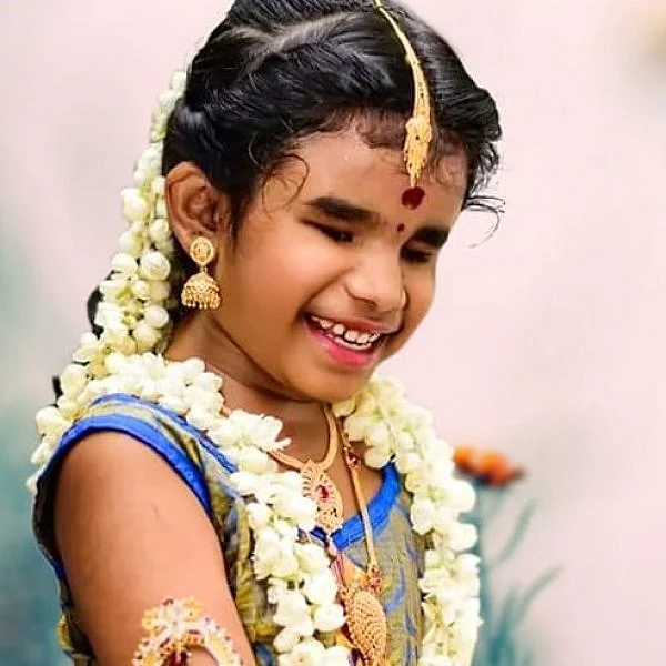 "ரெண்டு அவார்டு வாங்கிட்டேன்; சப்போர்ட் பண்ணுங்க!" - 'சரிகமப லிட்டில் சாம்ப்ஸ்' சஹானா