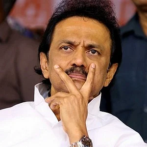 உறுதியாய் நின்ற செல்வி... அசைந்து கொடுத்த அழகிரி... இறங்கி வந்த கருணாநிதி! - கோபாலபுரம் கோபம் தணிந்த பரபர பின்னணி
