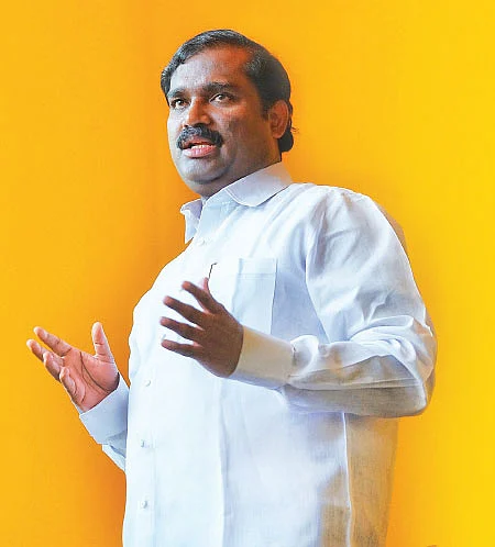 “இது முதுகெலும்பு இல்லாத அரசு!”