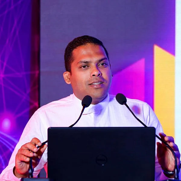 `சர்ச்சுக்குப் போக வேண்டாம் என என் தந்தை ஏற்கெனவே கூறினார்' - சர்ச்சையைக் கிளப்பிய இலங்கை அமைச்சரின் பேச்சு