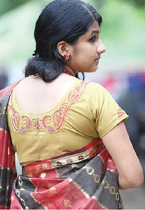 பியூட்டி பிளவுஸ்கள்! 8