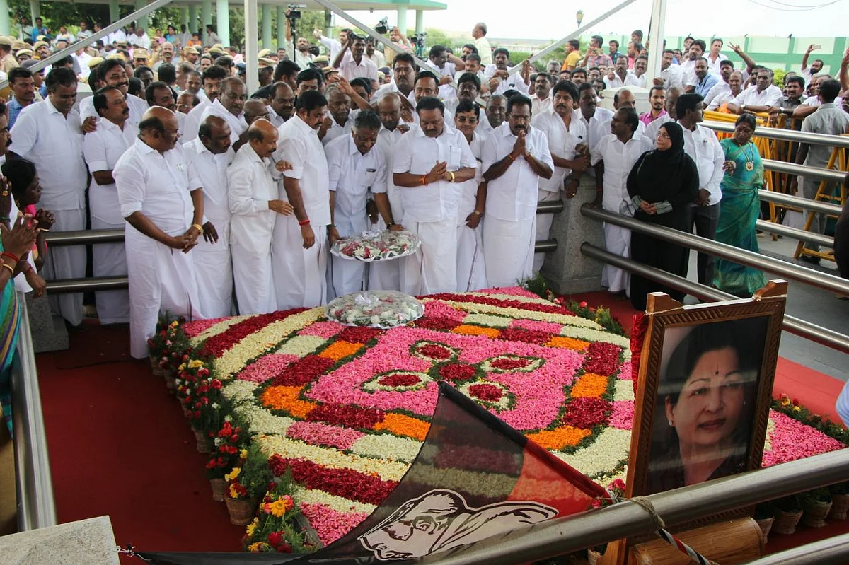 'இனி தமிழக வளர்ச்சிதான் குறிக்கோள்': அணிகள் இணைப்பை வாழ்த்திய மோடி! #LiveUpdate