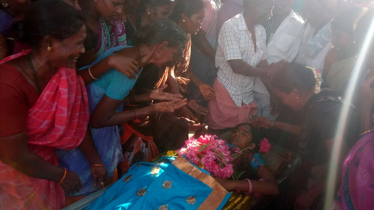 நீட் தேர்வை எதிர்த்து வழக்கு தொடர்ந்த அரியலூர் மாணவி அனிதா தற்கொலை