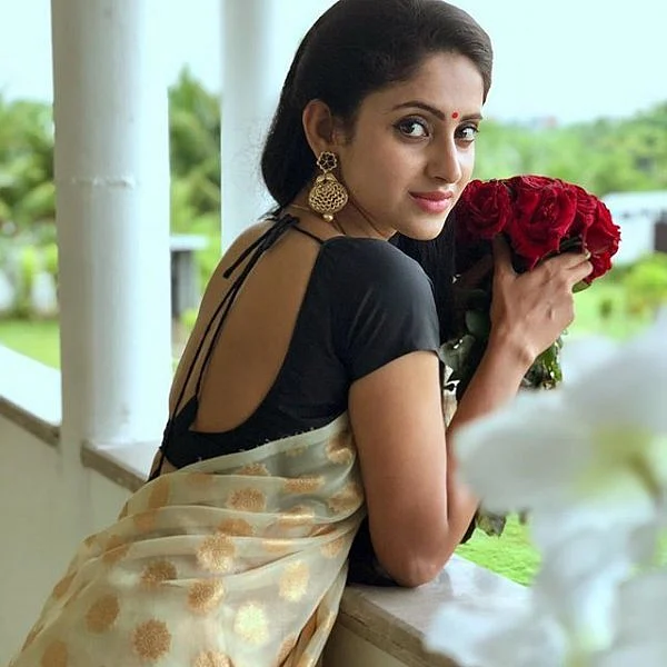 " `டிக் டாக்' நெகட்டிவ் கமென்ட்ஸ்.... உஸ்ஸ்ஸப்பா!’’ - 'சத்யா' ஆயிஷா