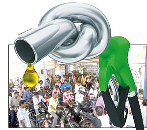 பெட்ரோல் தட்டுப்பாடு - ஏன்... எதற்கு.. எப்படி?