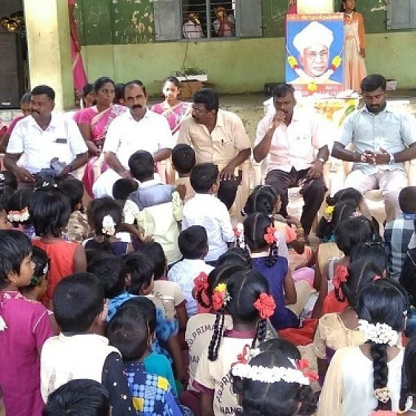 60 மாணவர்களை தனியார் பள்ளிகளிருந்து ஈர்த்த திருவாடனைப் பகுதி அரசுப் பள்ளி! #CelebrateGovtSchool