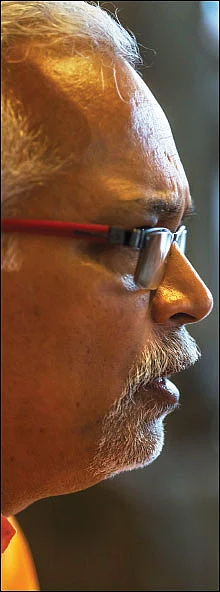 "தமிழன் என்று வெளியே சொல்லிக்கொள்ள முடியவில்லை!” - சாரு நிவேதிதா