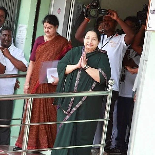 ''சசிகலா வாக்குமூலம்... பதறுகிறதா விசாரணை ஆணையம்?''