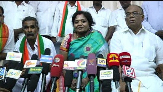 டாஸ்மாக், பாஸ்மார்க்: தமிழக அரசுக்கு மார்க் போடுகிறார் தமிழிசை!
