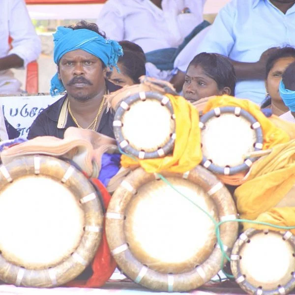 பறை... நையாண்டி மேளம்... நாதஸ்வரம் இசை! போராட்டத்தில் அதிர்ந்த கிராமியக் கலைஞர்கள்