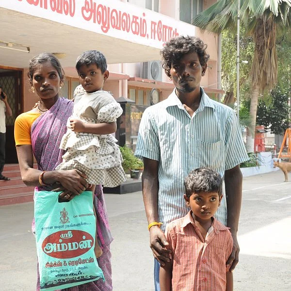 10 ஆண்டுகளாக கொத்தடிமைகளாக இருந்தவர்கள் மீட்பு... ஈரோடு எஸ்.பி-யிடம் புகார்!