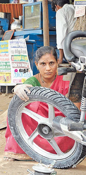 ‘பஞ்சர்’ கடை லதா!
