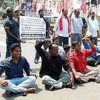 காமன்வெல்த் மாநாட்டை புறக்கணிக்கக்கோரி பெரியார் தி.வி.க. சாலை மறியல்!