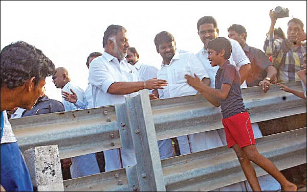 மிஸ்டர் கழுகு: ஆக்டிங் சி.எம்... ஆக்டிவ் சி.எம்.!