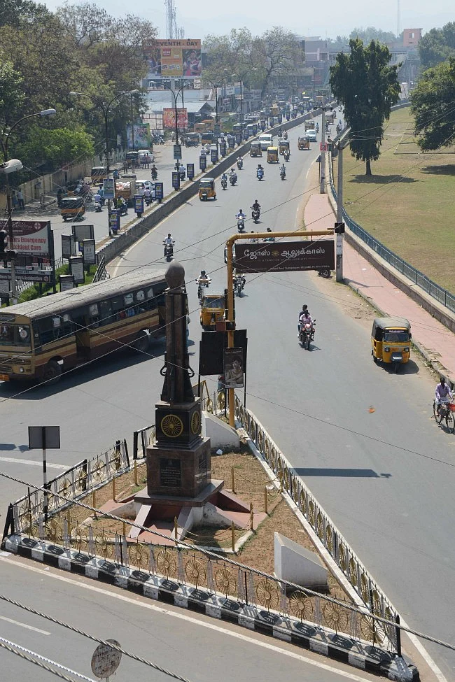 துரைமுருகனைச் சுற்றியிருக்கும் ‘பிளாக் ஷீப்’கள்...! வேலூரில் என்ன நடக்கிறது?