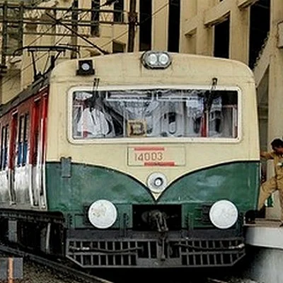 சென்னை புறநகர் ரயில்களில் மொபைல் மூலம் டிக்கெட் புக் செய்வது எப்படி?