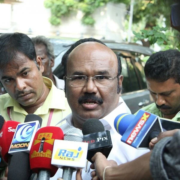 ’ஓ.பன்னீர்செல்வம் கிரீன் சிக்னல்’: ஜெயக்குமார் நம்பிக்கை