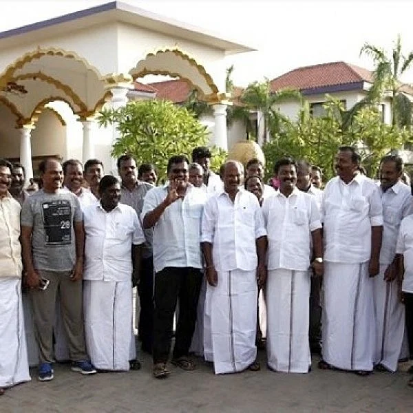 18 எம்.எல்.ஏக்கள் தகுதி நீக்கம்... ஆட்சி கவிழ்ப்பா... அரசியல் நாடகமா...?!