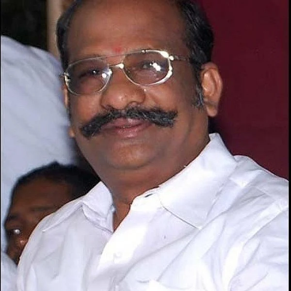`அம்மா கொடுத்த பதவியை ராஜினாமா செய்வதில் மகிழ்ச்சி' - டெல்லியை அதிரவைத்த அ.தி.மு.க எம்.பி!