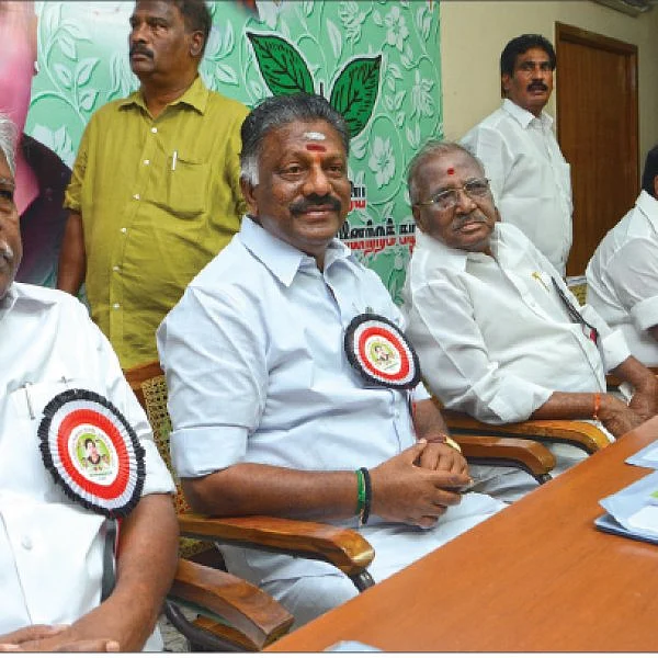 “அவர்களுக்குப் பாடம் புகட்ட வேண்டும்! - பி.ஜே.பி மீது பாய்ந்த பன்னீர்!”