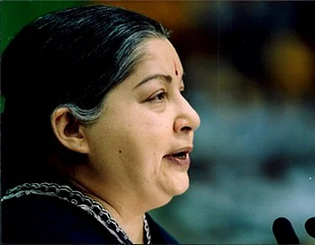 செங்கோட்டையன், டி.டி.வி.தினகரன் ரீ-என்ட்ரி? - அ.தி.மு.க-வின் அமாவாசை ஆச்சர்யம்!
