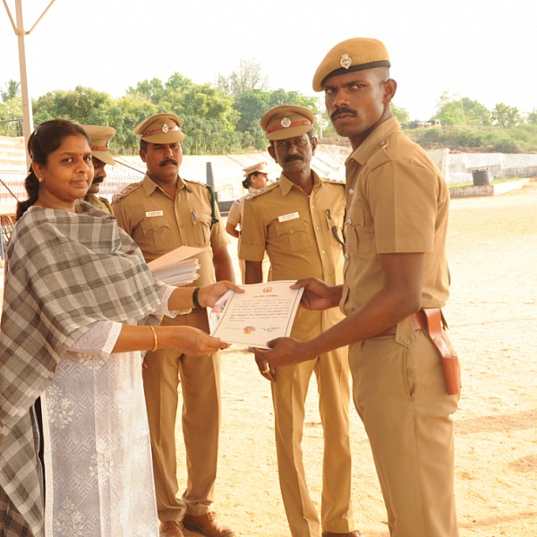 குரங்கணி மீட்புப் பணியில் சிறப்பாகச் செயல்பட்ட காவலர்களுக்குப் பாராட்டு!
