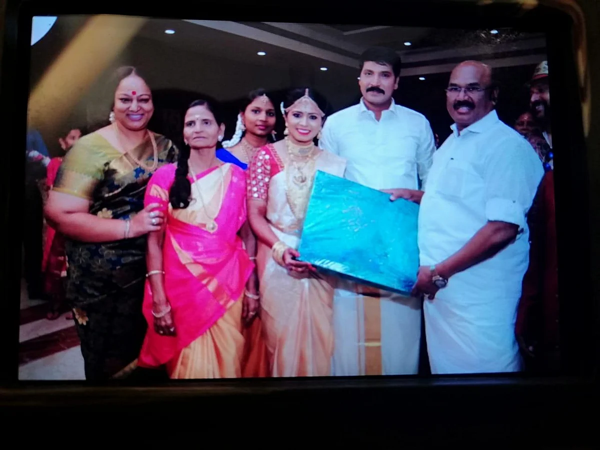 'ஜாங்கிரி' மதுமிதா திருமணம் - அமைச்சர் ஜெயக்குமார் நேரில் வாழ்த்து