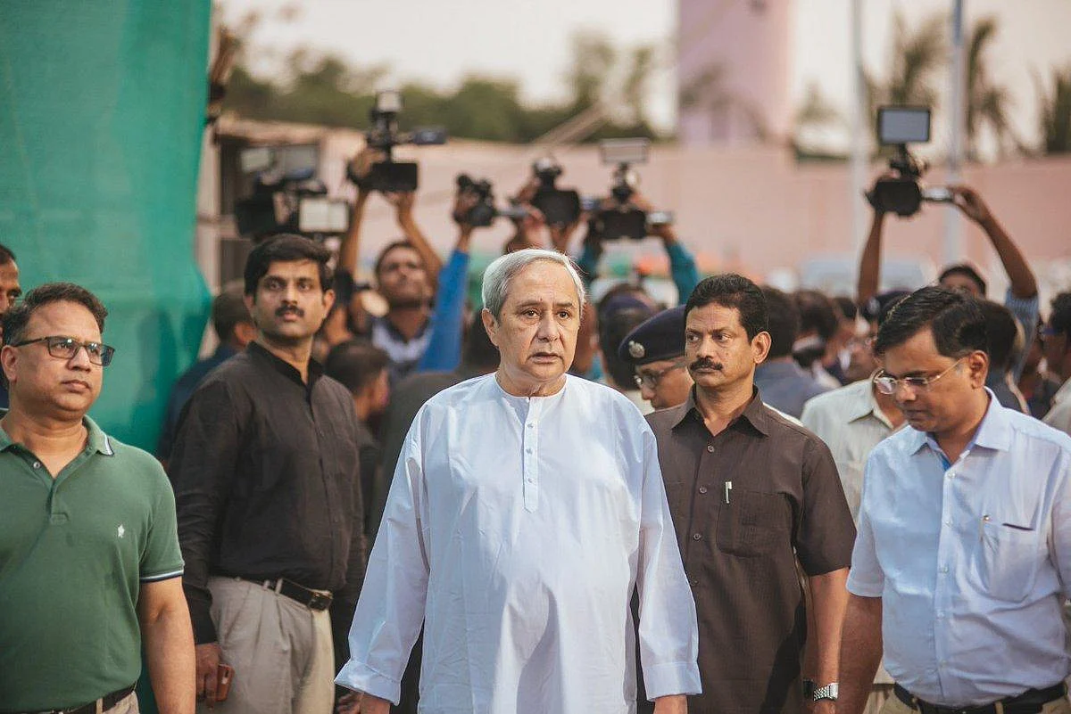 பணிந்தது ஃபானி... அங்கே நவீன் இருக்கிறார்!