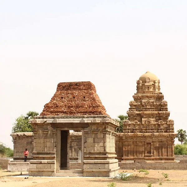 செய்யாறு, பிரம்மதேசத்தில் இரண்டு அடுக்கு கோபுரம் கொண்ட பழங்கால கோவிலில் அமைந்துள்ள ராஜேந்திர சோழனின் சமாதி... படங்கள் - சி.ரவிக்குமார்