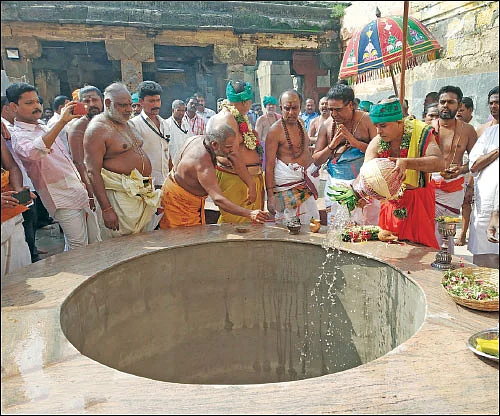 நாரதர் உலா - தீர்த்தம்... இடமாற்றம்... அச்சம்!