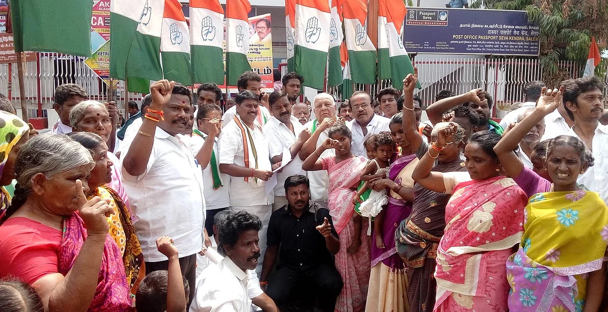 `வன்கொடுமை சட்டம் செயலிழந்தால் எஸ்.சி / எஸ்.டி மக்கள் பாதிக்கப்படுவர்' - மத்திய அரசுக்கு எதிராகக் கொந்தளிப்பு