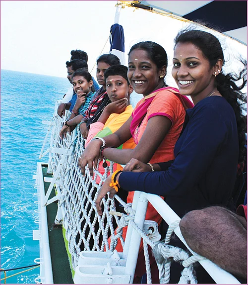 கடலிலே பயணம்!