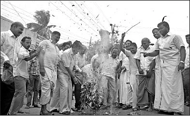 மிஸ்டர் கழுகு: பி.ஆர்.பி. நட்பு... ஓ.பி.எஸ். நடுக்கம்!