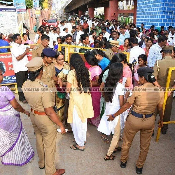 நீட் தமிழ் வினாத்தாளில் தவறு செய்தது அரசா? மாணவர்களா?