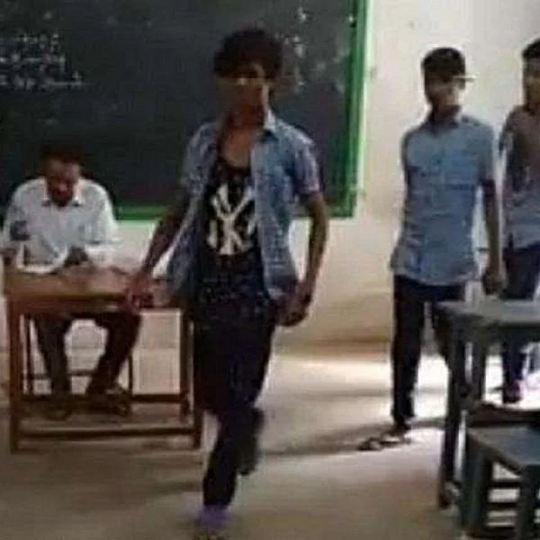 சாதுவான ஆசிரியரை மிரட்டிய ப்ளஸ் டூ மாணவர்கள் 6 பேர் சஸ்பெண்டு!