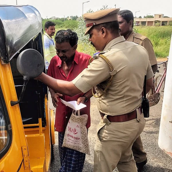 ``பணிக்கான பணத்தைத் தரவில்லை” - கடலூர் ஆட்சியர் அலுவலகத்தில் கட்டட மேஸ்திரி தீக்குளிக்க முயற்சி!