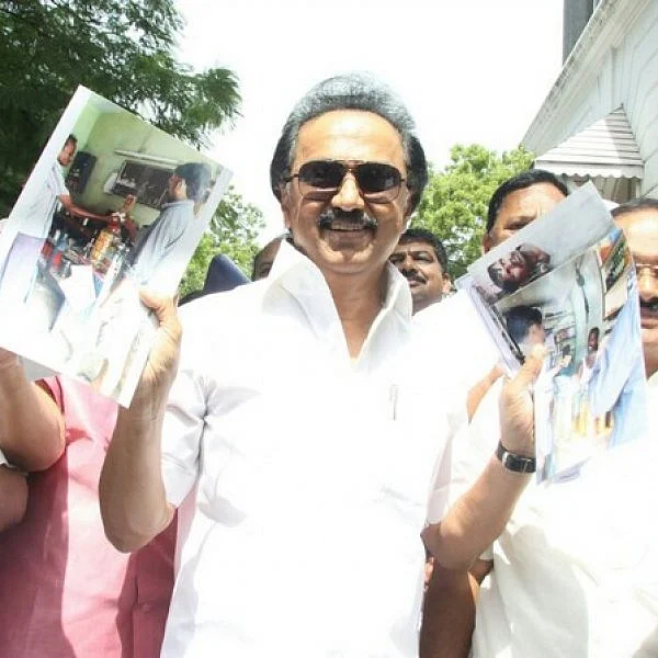 'குட்கா ஆதாரத்தைக் காட்டும் ஸ்டாலின்