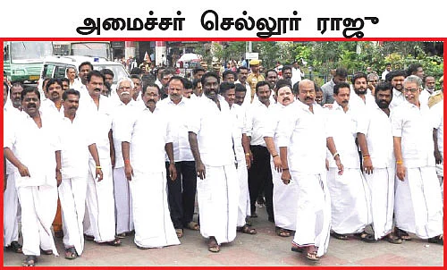 பஸ் ஸ்டாண்டுக்குள் பாய்ந்த மந்திரிகள்!