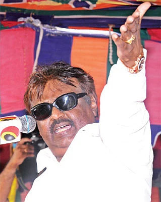 ''அந்தக் கேசு... இந்தக் கேசு... கஞ்சாக் கேசு...!