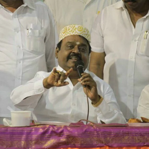 'ஆட்டிறைச்சி சாப்பிடும்போது மாட்டிறைச்சி சாப்பிடக் கூடாதா..?' விஜயகாந்த் கேள்வி