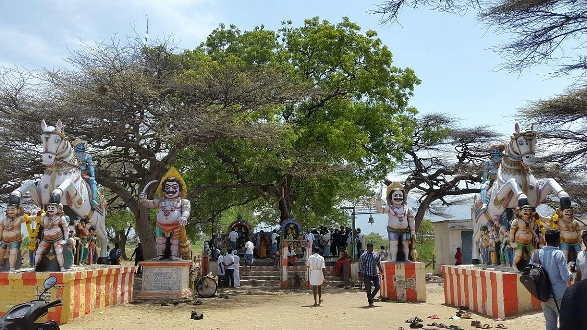 125 விவசாய குடும்பங்களுக்கு தலா 50 ஆயிரம் ரூபாய் ! - நெகிழ வைத்த தனுஷ்!