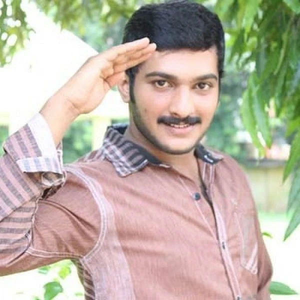 ”இந்த அழுத்தத்துல இருந்து வெளியில வர முயற்சி செய்யணும்” மனைவியைப் பிரிந்த சாய்சக்தி பேட்டி