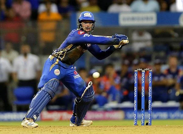 "என்ன ஏதோ வெள்ளையா உருண்டு வருது"- MIvSRH மேட்ச் ரிப்போர்ட்