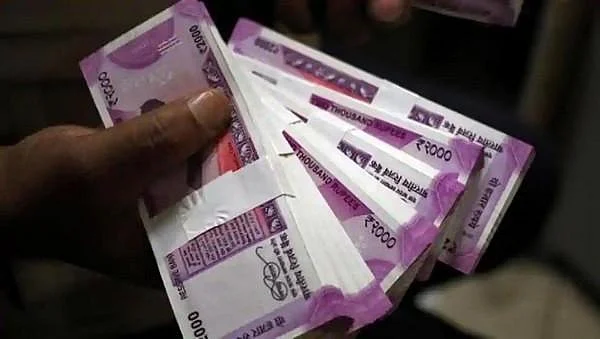 தின வருமானம் 2,200 கோடி... வரியோ 0.5 %... பட்ஜெட்டுக்கு நிகராக சம்பாதிக்கும் இந்திய பெரும் பணக்காரர்கள்!