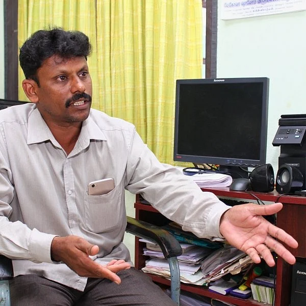 இனோவா கார் எக்ஸ்ட்ரா ஃபிட்டிங் ரூ 3.5 லட்சம்.! - கோல்மால் செய்கிறதா கோவை மாநகராட்சி?