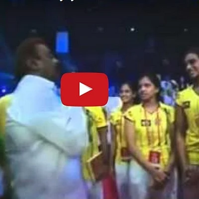 மும்பையில் வேட்டியில் அசத்திய விஜயகாந்த் (வீடியோ)