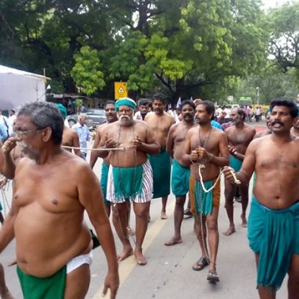 கிரண்பேடிக்கு எதிராக டெல்லியில் விவசாயிகள் போராட்டம்!