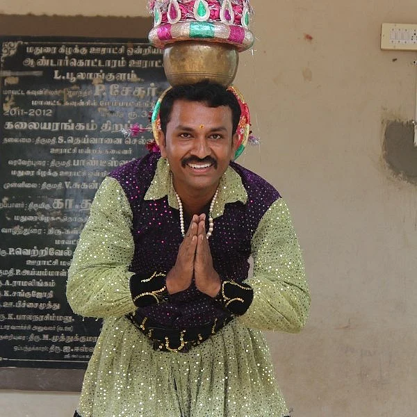 ''நம் பேரன்கள் காலத்தில் கரகாட்டம் இல்லாமல் போகும்!’’ - மதுரை மலைச்சாமி