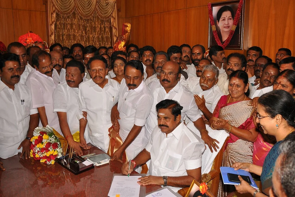 ஜெ. அறையை பன்னீர் பயன்படுத்தவில்லை; பழனிசாமி பயன்படுத்தினார்!