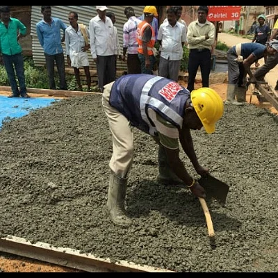 வெள்ளத்தால் பழுதடைந்தால் தானாக சரியாகும் சாலை!